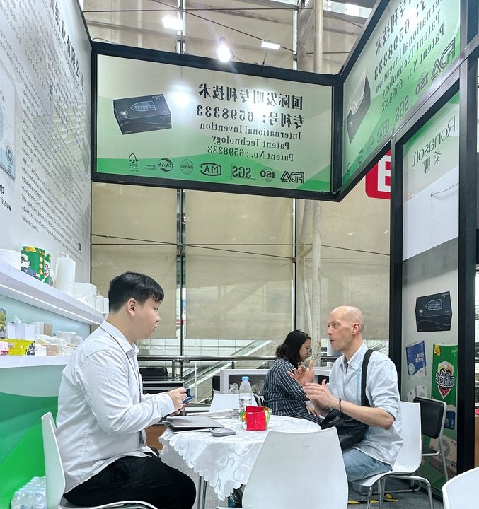 Jiangmen Yafeng Paper Industry Shines at 137th Canton Fair Jiangmen Yafeng Paper Industry brilla en 137th Canton Fair